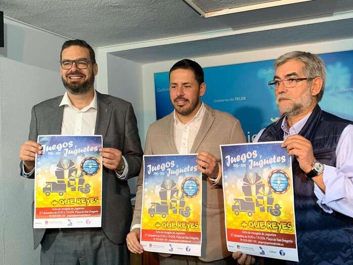 El alcalde Héctor Suárez (c) agradeció a Albino Aneiros (d) la imprescindible colaboración que presta la Casa de Galicia (Foto TA)